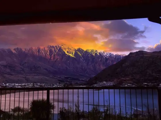 The Embassy Queenstown Bed & Breakfast