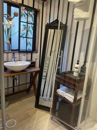 The Diplomat Bathroom